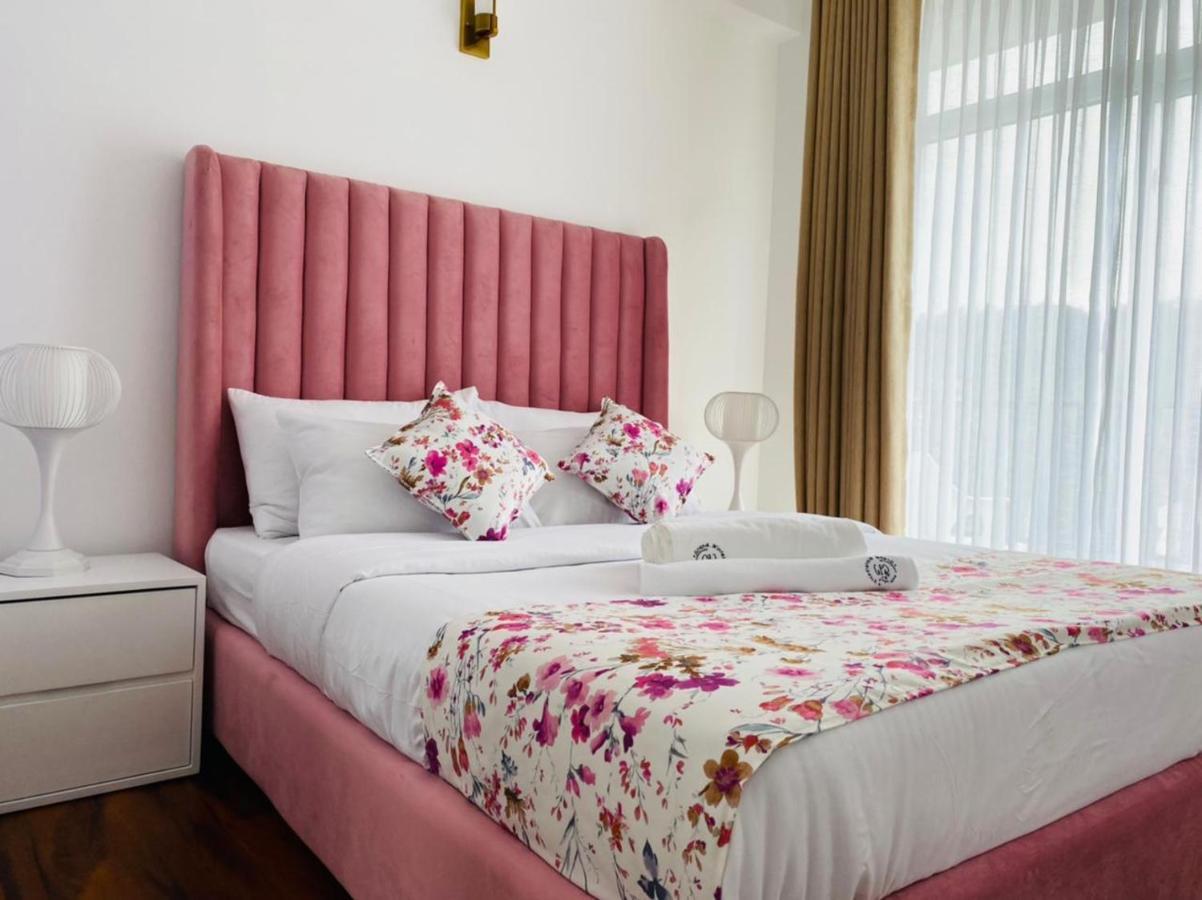 Grand Winterberry - Lake View Luxury Residence Нувара-Элия Экстерьер фото