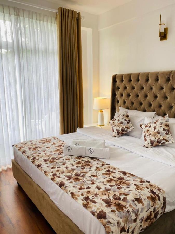 Grand Winterberry - Lake View Luxury Residence Нувара-Элия Экстерьер фото